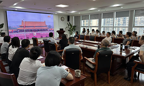 泸州交通物流集团有限公司组织全体干部职工观看纪念中国人民抗日战争暨世界反法西斯战争胜利80周年阅兵仪式