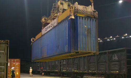 泸州二手车搭乘中老铁路班列奔赴老挝